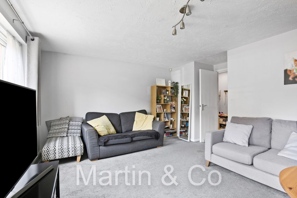 Property photo 3 of 12 4