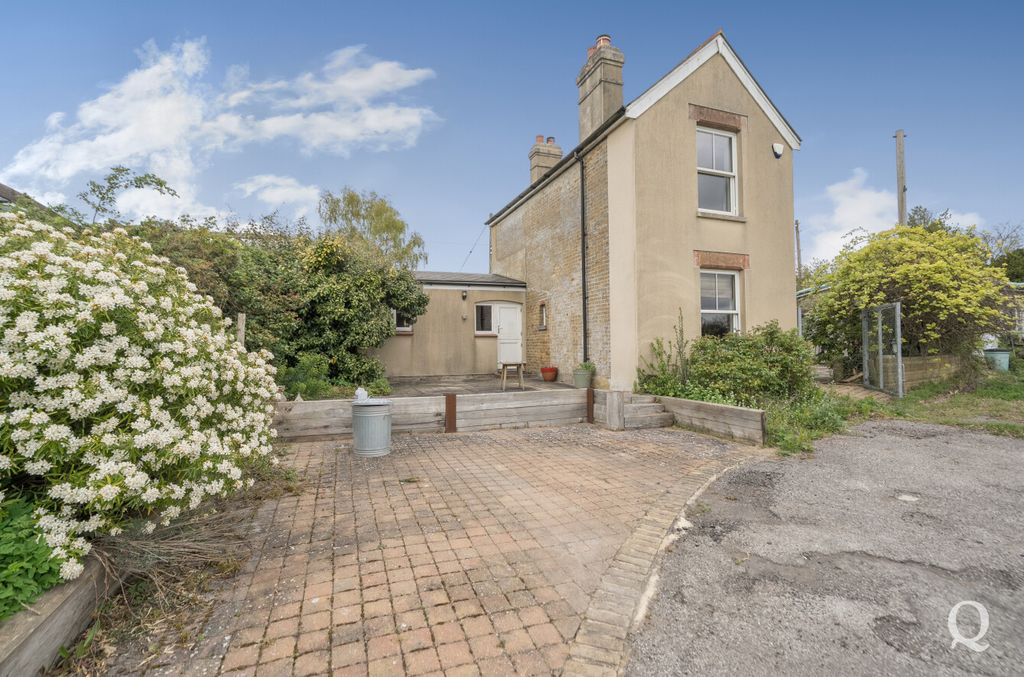 Property photo 3 of 48 Ab7728Db-36Bb-45d...