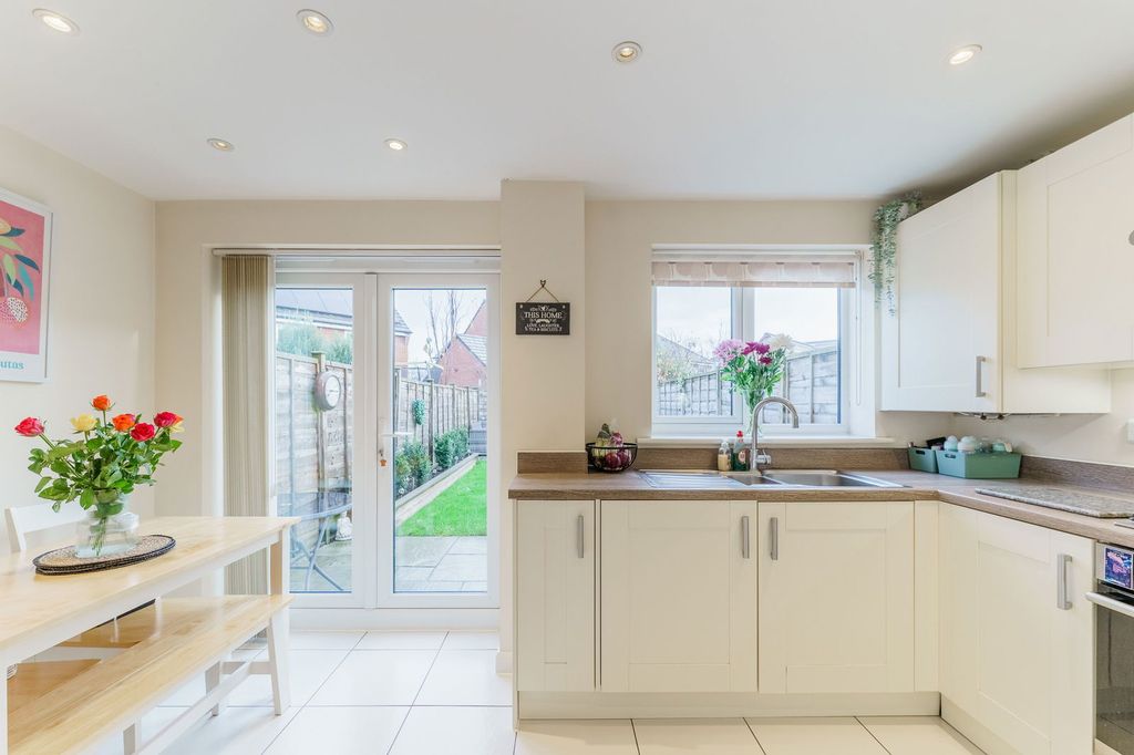 Property photo 3 of 23