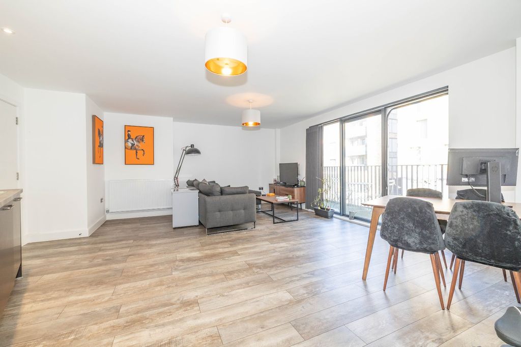 Property photo 3 of 9 Picture 3