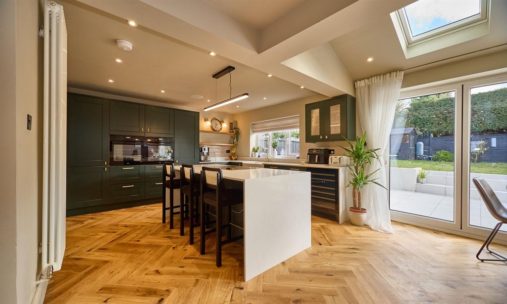 Property photo 2 of 31 Extended &amp; Refitted Open Plan Living Dining Kitche