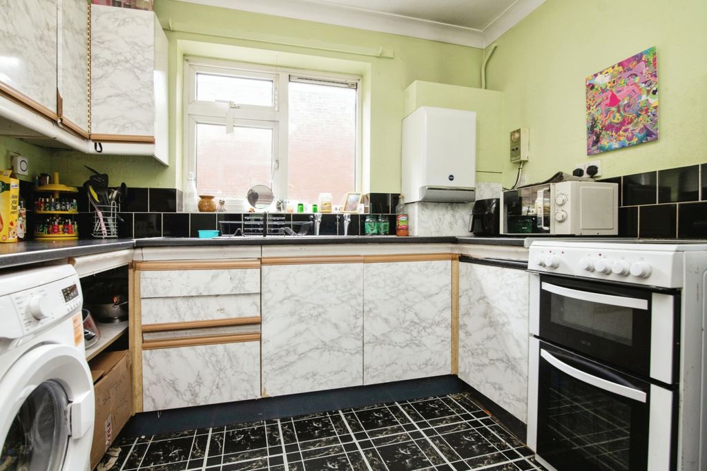 Additional image 5 of 2 bed flat for saleHaden Hill Road, Halesowen B63