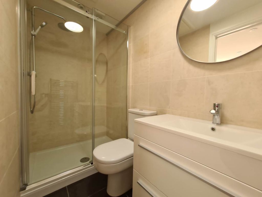 Property photo 2 of 7 Bathroom Image 19
