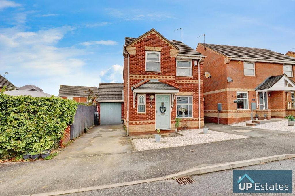 Property photo 1 of 16 Front Aspect