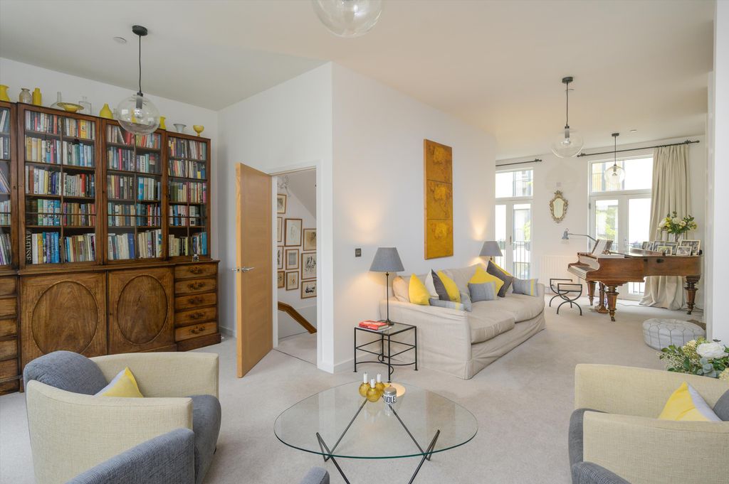 Property photo 3 of 13 Image