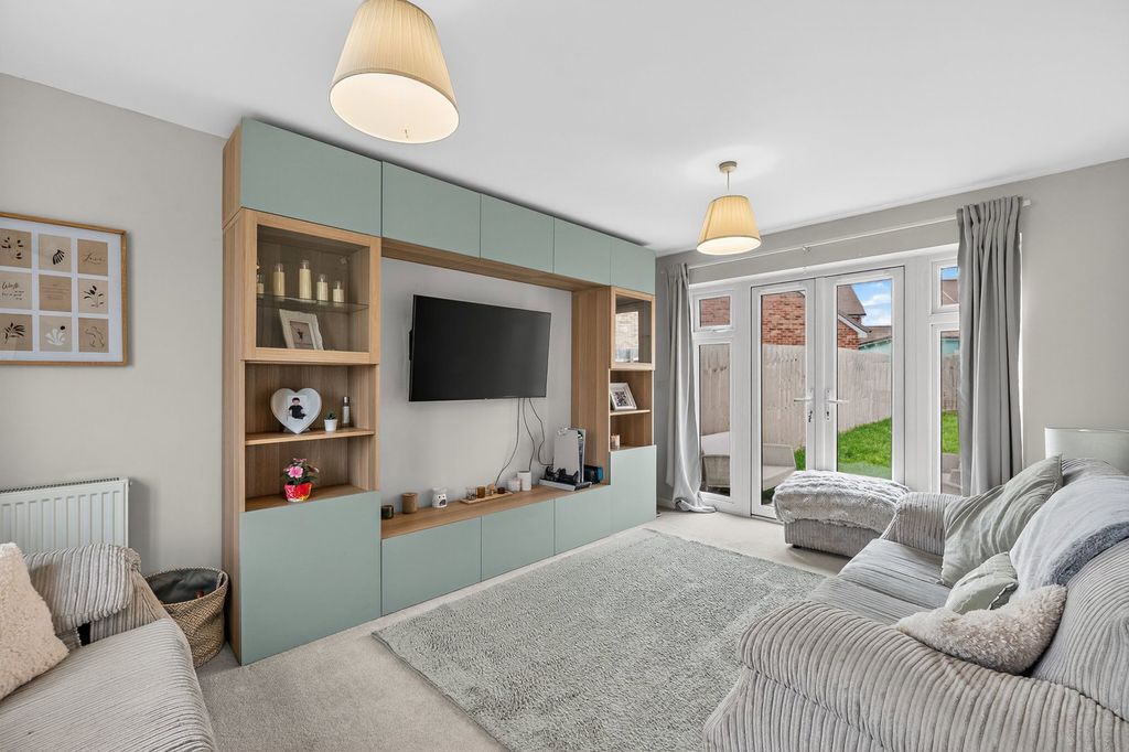 Property photo 2 of 21