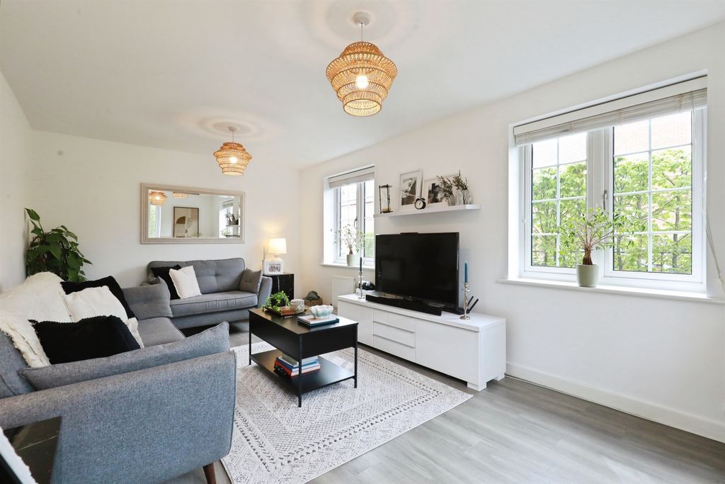 Property photo 2 of 32