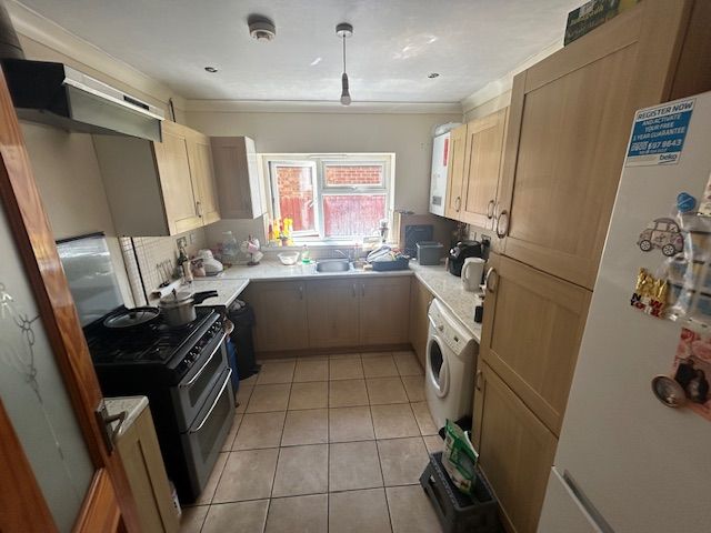 Property photo 2 of 7 Kitchen