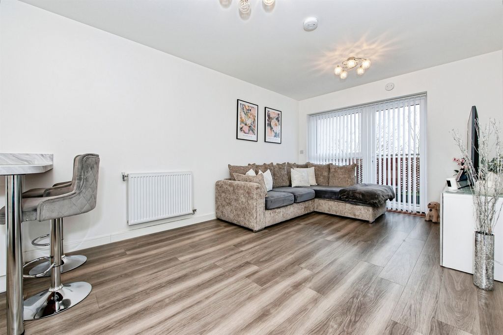 Property photo 2 of 32