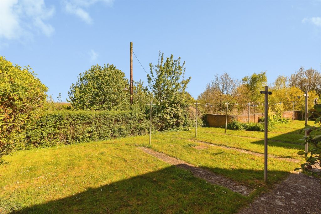 Property photo 2 of 19