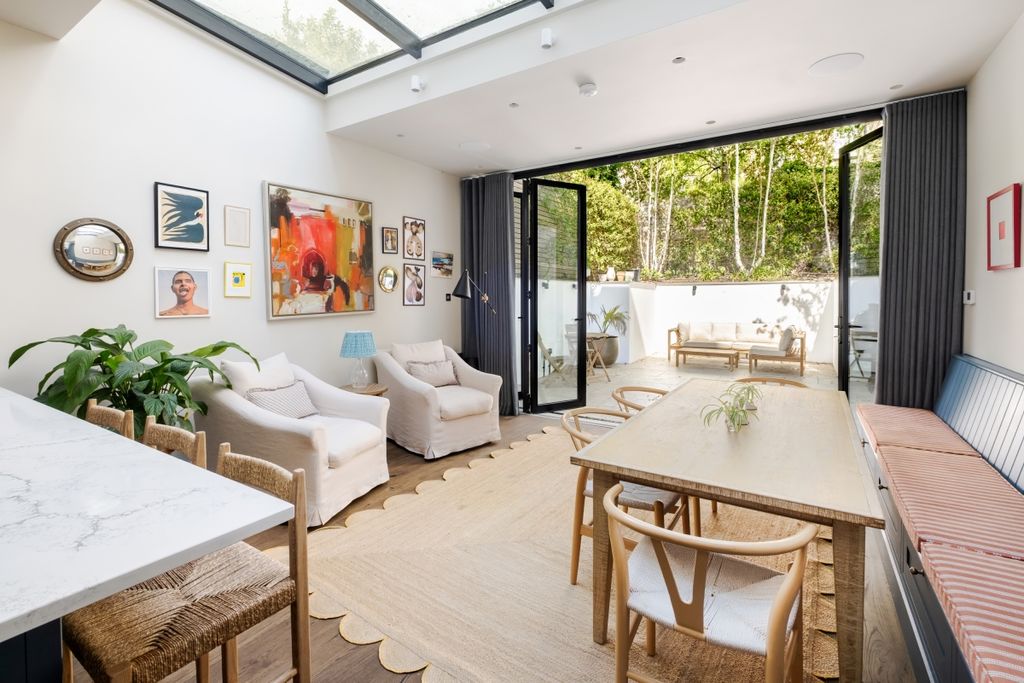 Property photo 2 of 39 Huntingdon Street