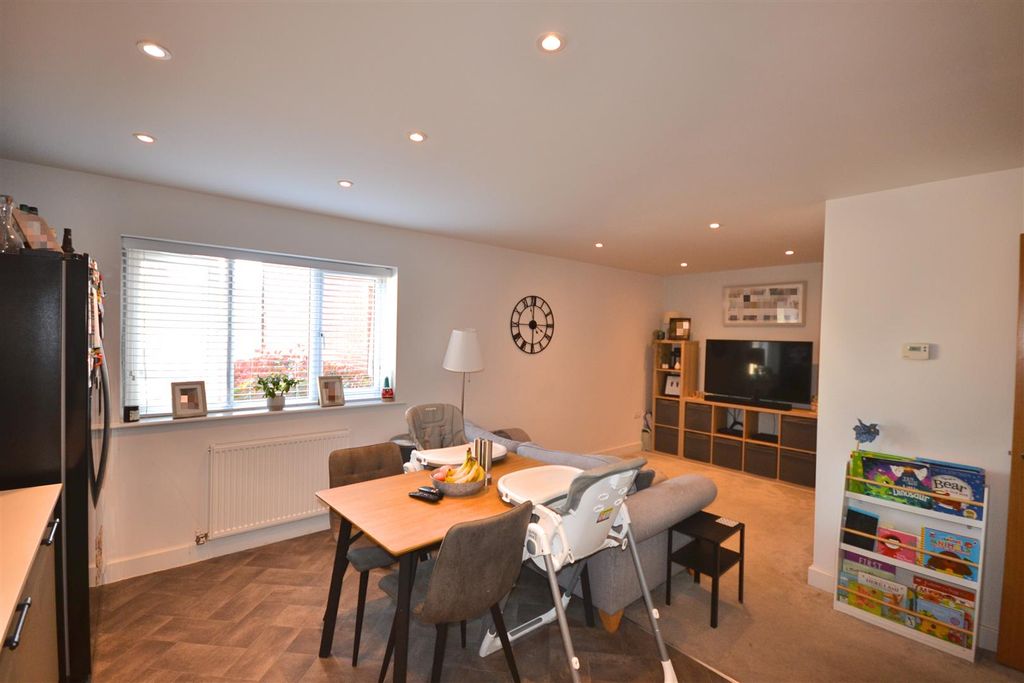 Property photo 3 of 9 2 (61).Png