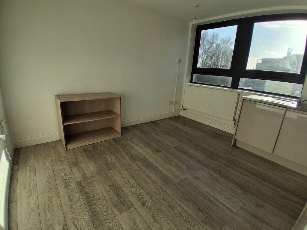 Property photo 3 of 6 Bathroom