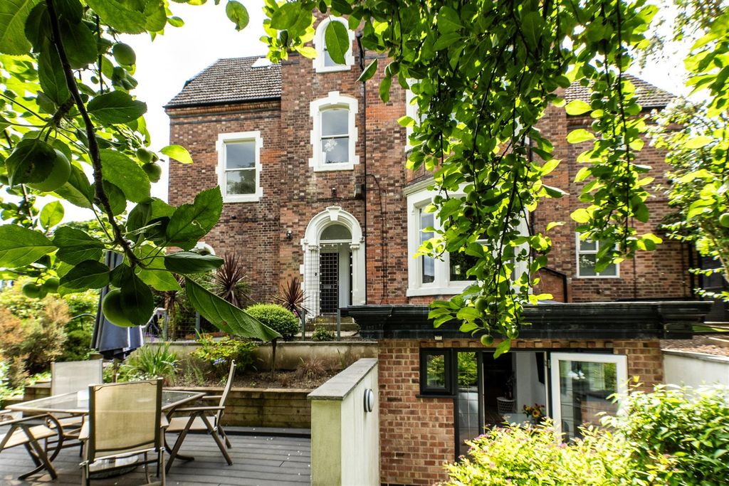 Property photo 1 of 18