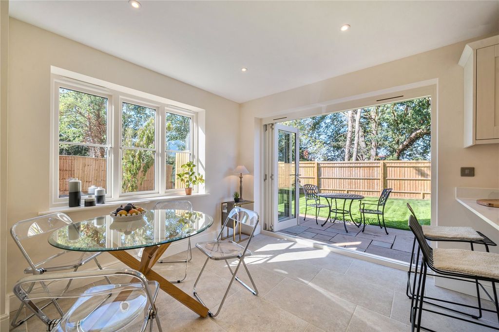 Property photo 2 of 16 Kitchen/Dining