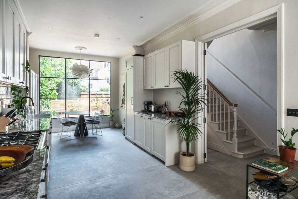 Property photo 3 of 29