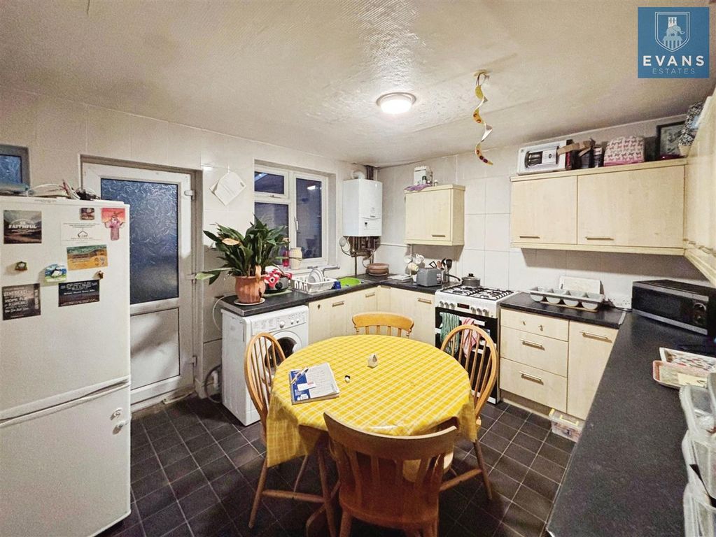 Property photo 3 of 10 Kitchen Diner