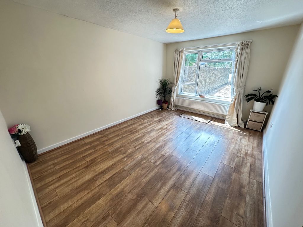 Property photo 2 of 5 5375292
