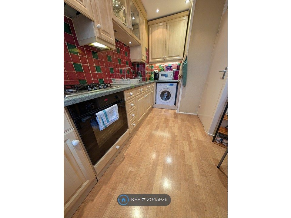 Property photo 3 of 9 Kitchen 1