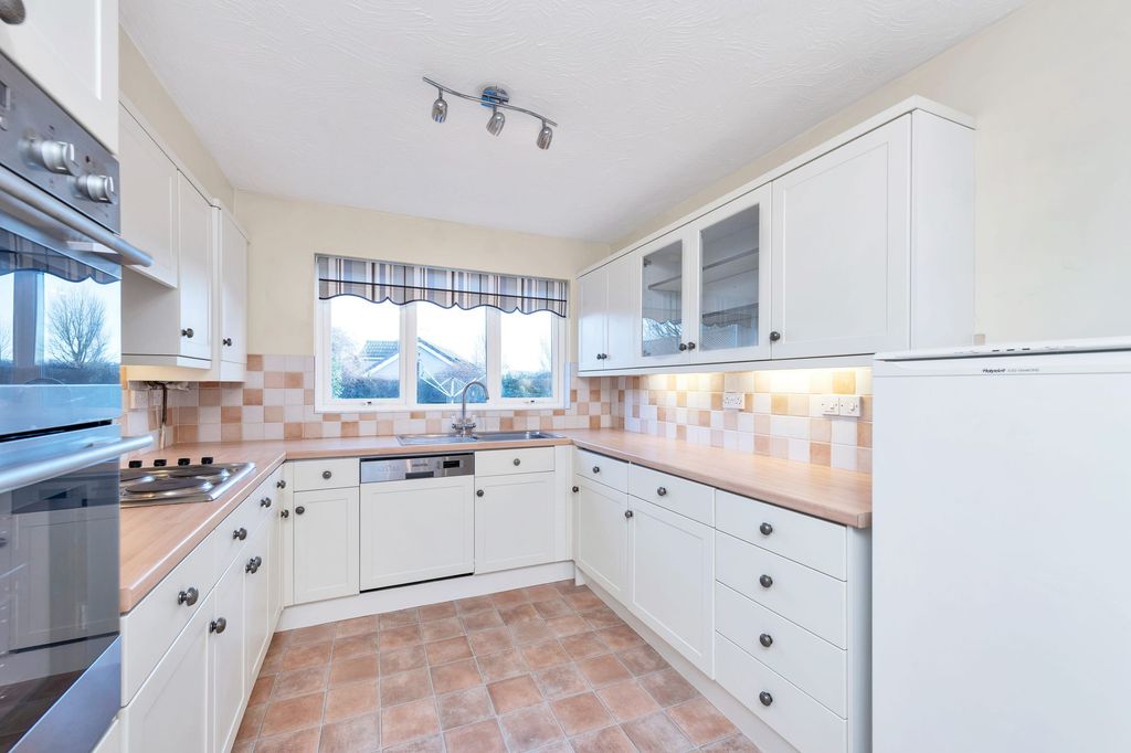 Property photo 2 of 29