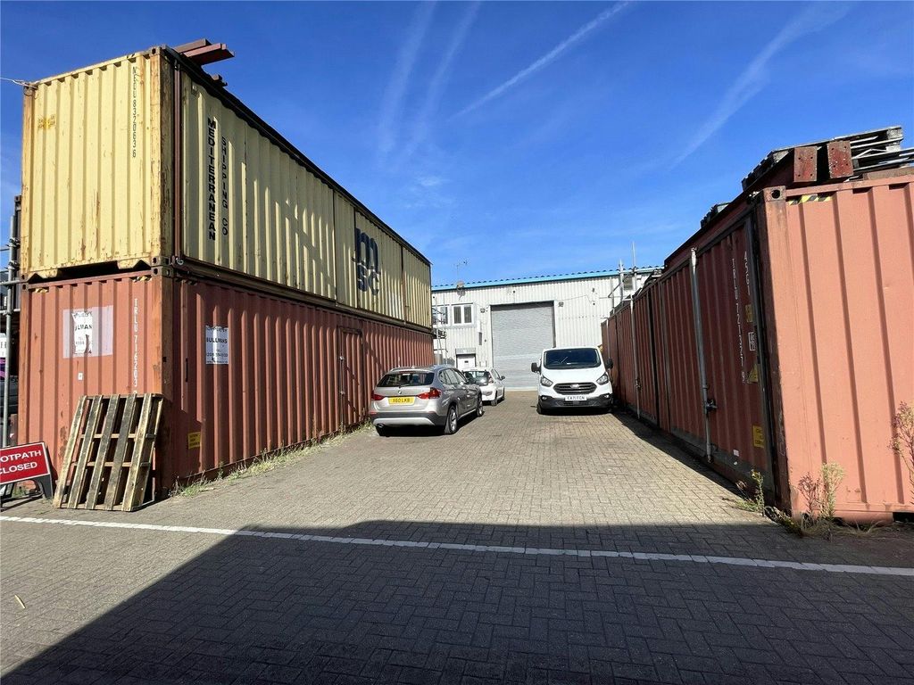 Property photo 1 of 10 Dbs260064_01
