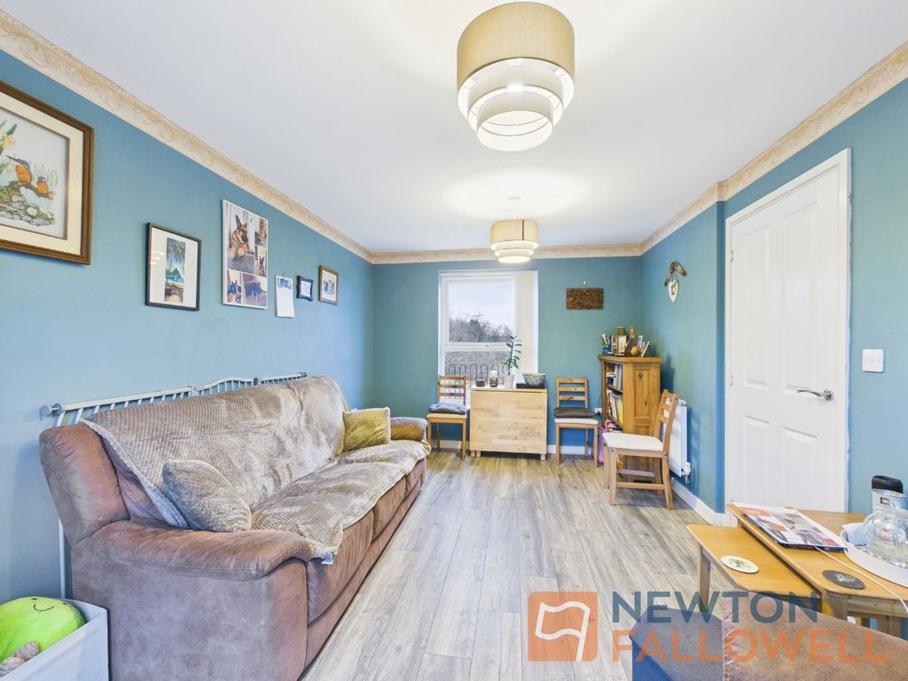 Property photo 3 of 27