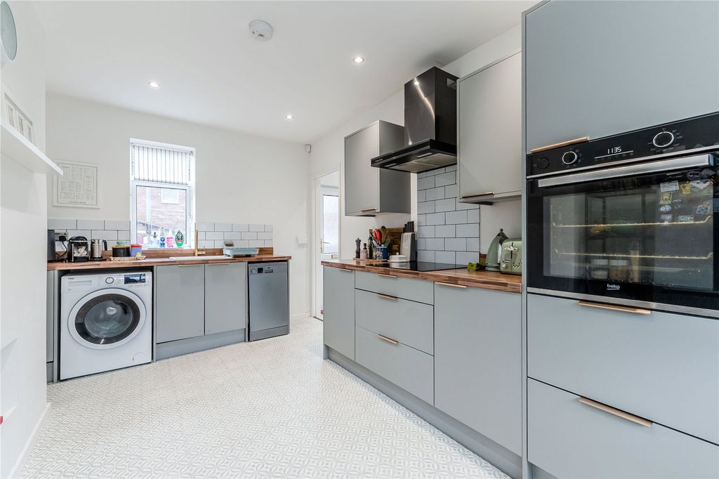 Property photo 3 of 14 Dining Kitchen