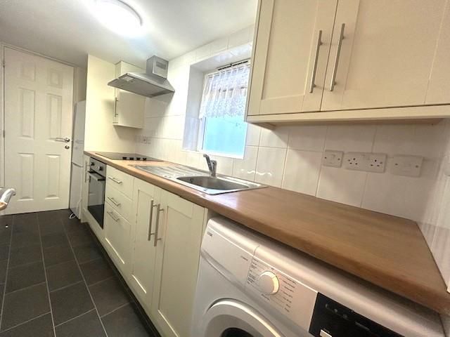 Property photo 1 of 6 Kitchen