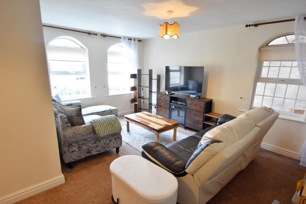 Property photo 2 of 8