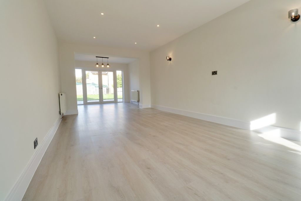 Property photo 3 of 29 4596952