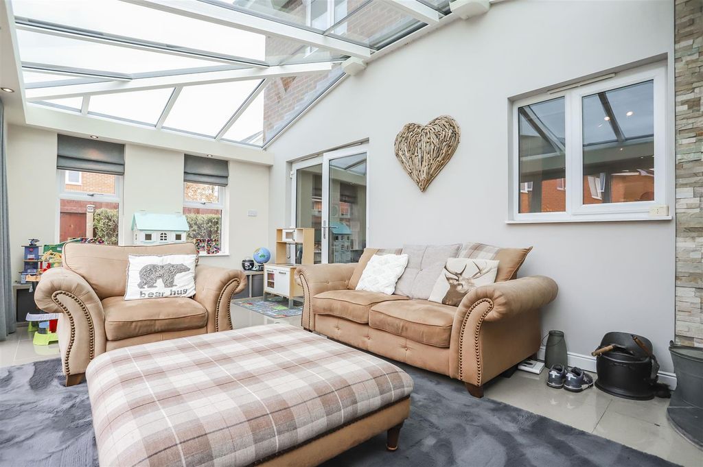 Property photo 2 of 33