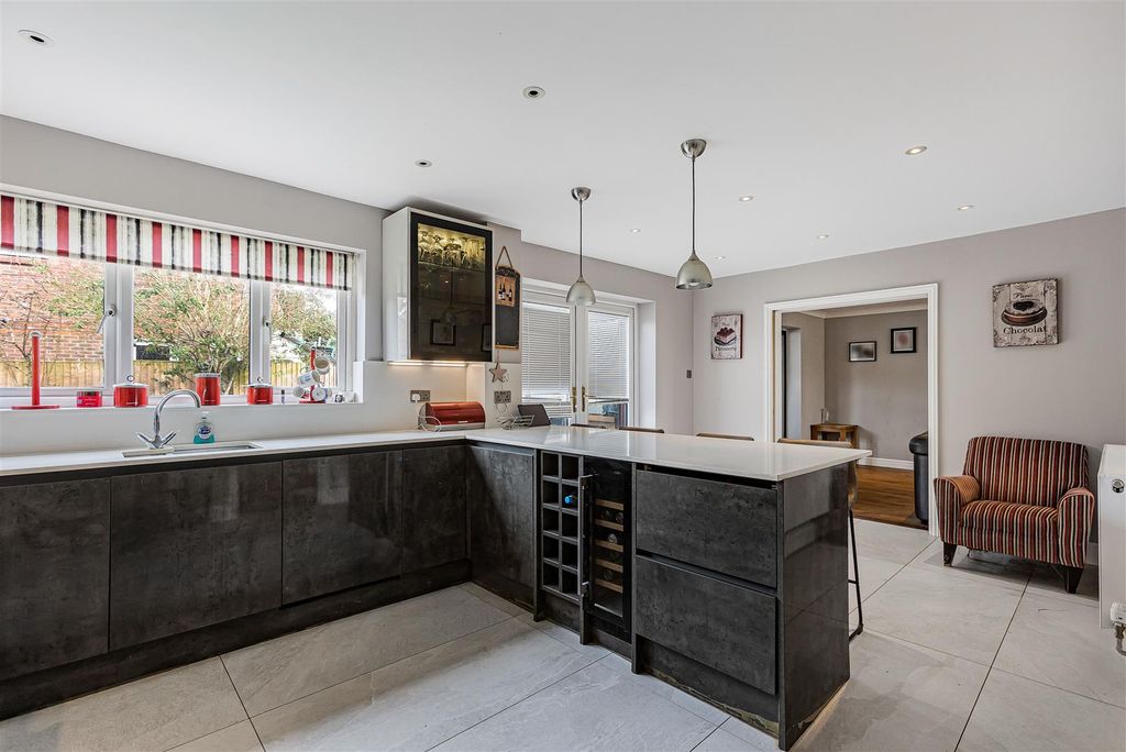 Property photo 3 of 25 4_73033.Jpg