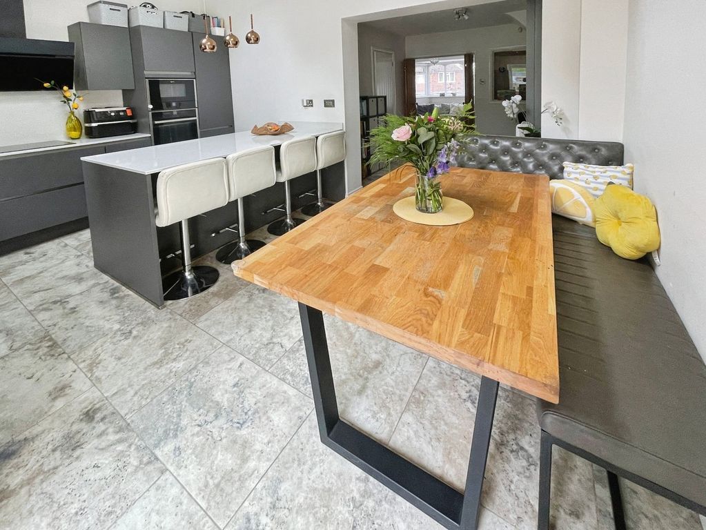 Property photo 3 of 20 Kitchen/Dining Room