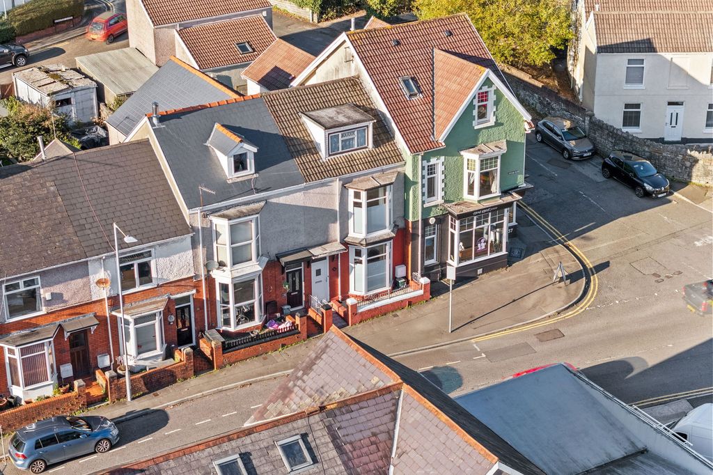 Property photo 2 of 30