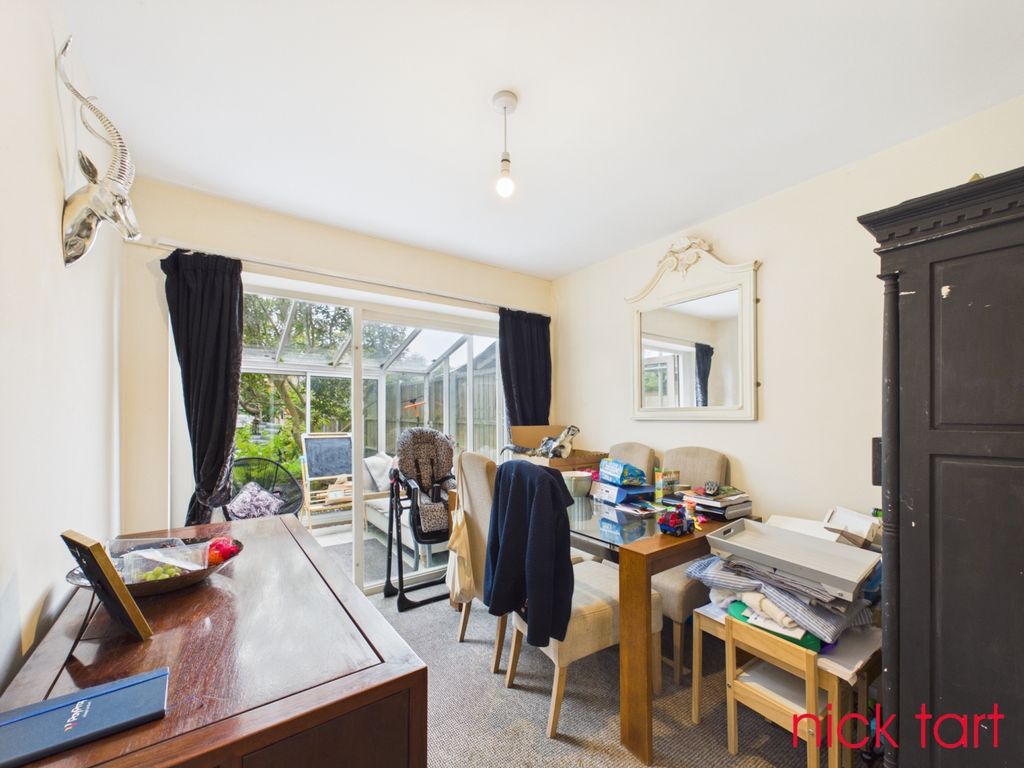 Property photo 3 of 14 Cam02849G0-Pr0189-Still016