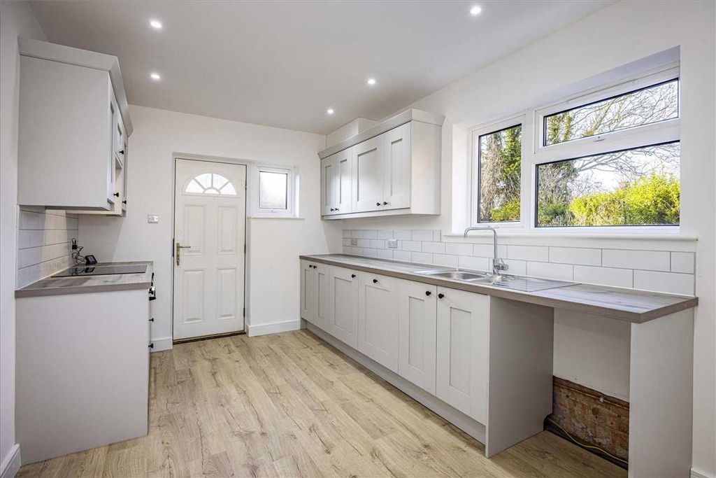 Property photo 2 of 25