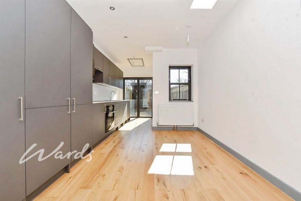 Property photo 2 of 11 Kitchen