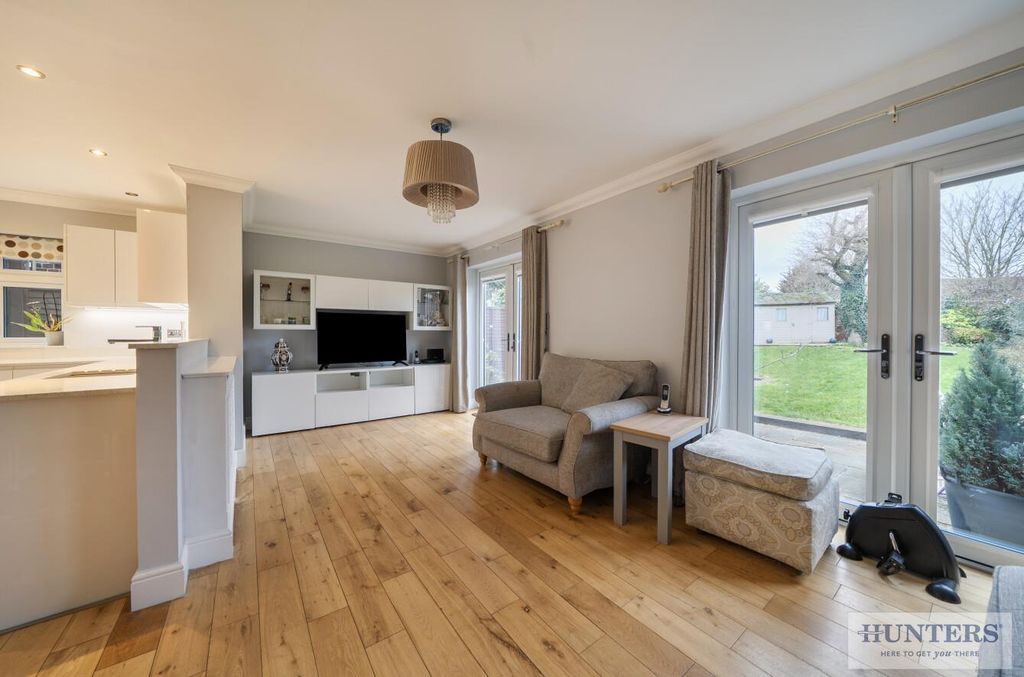 Property photo 2 of 19 Lounge Area