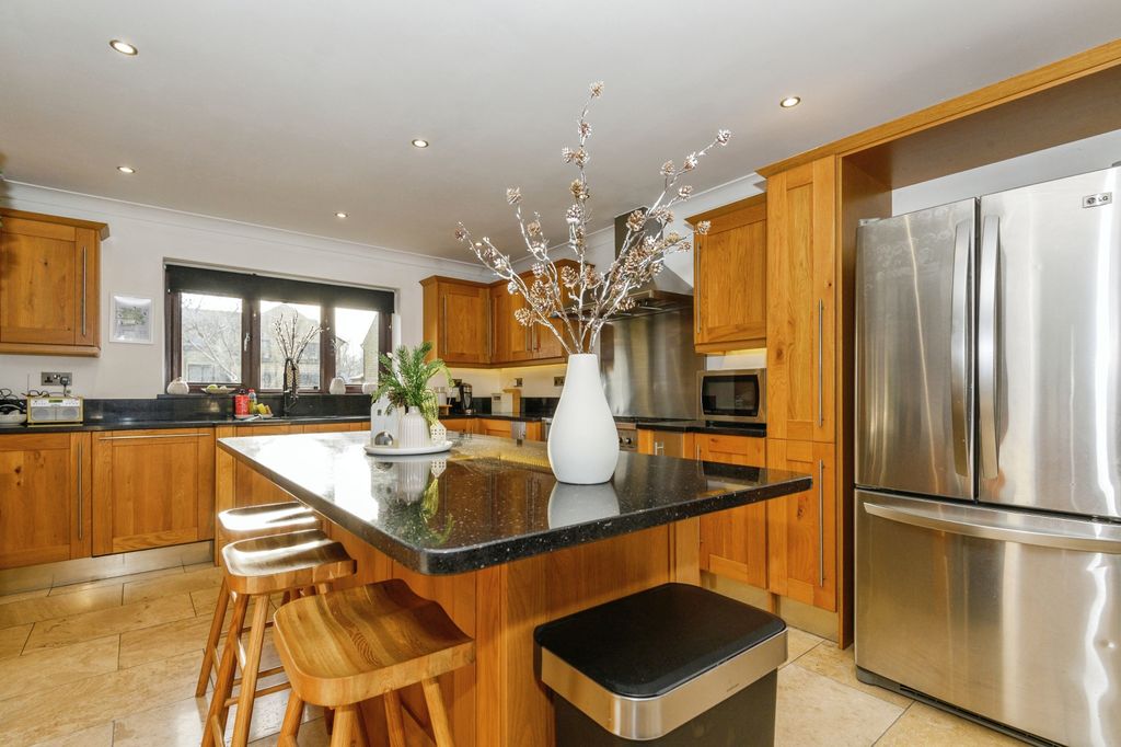 Property photo 3 of 15 Kitchen