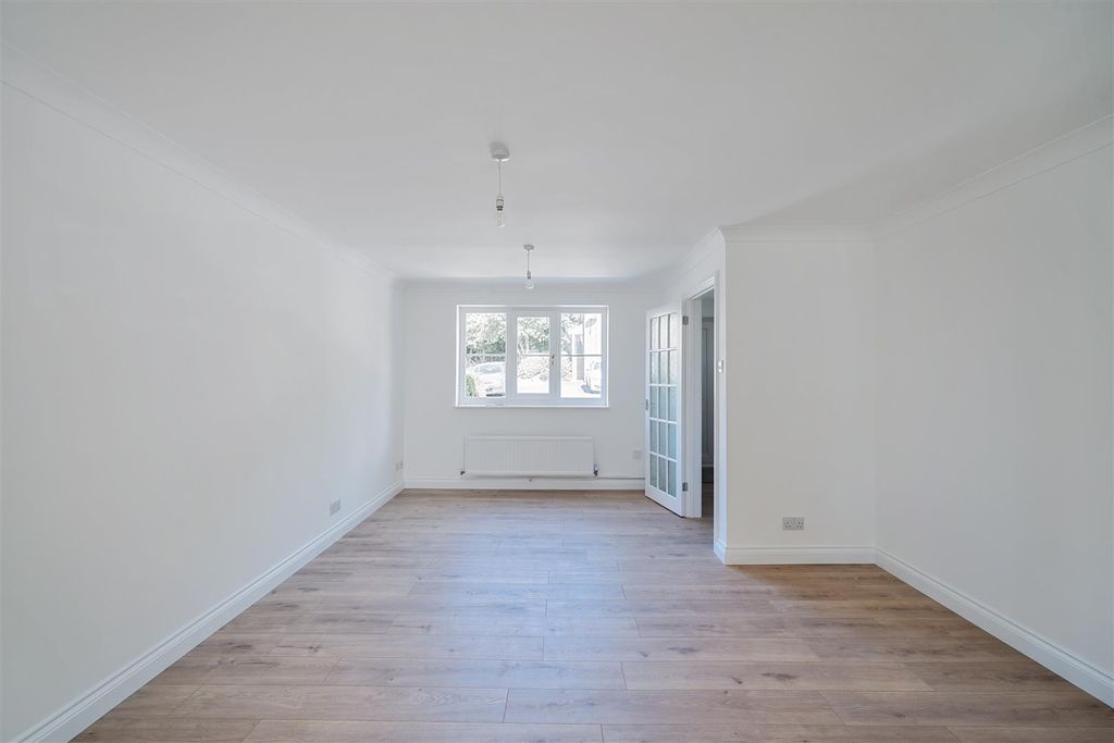 Property photo 3 of 13 Sitting Room