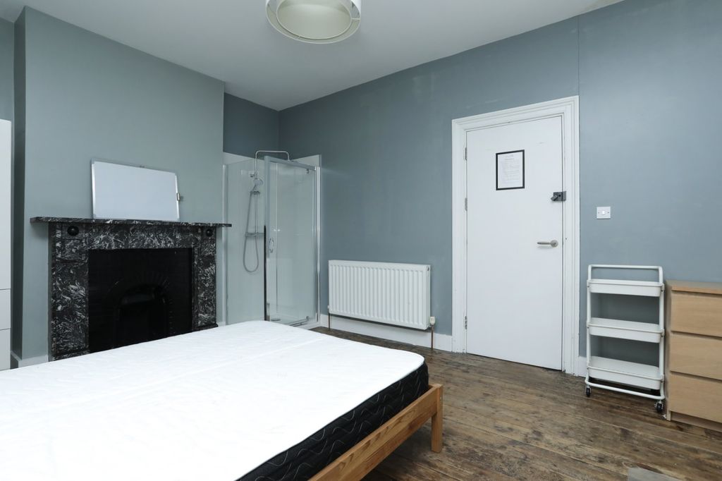 Property photo 3 of 26 Room 2