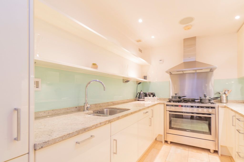 Property photo 2 of 12 Kitchen