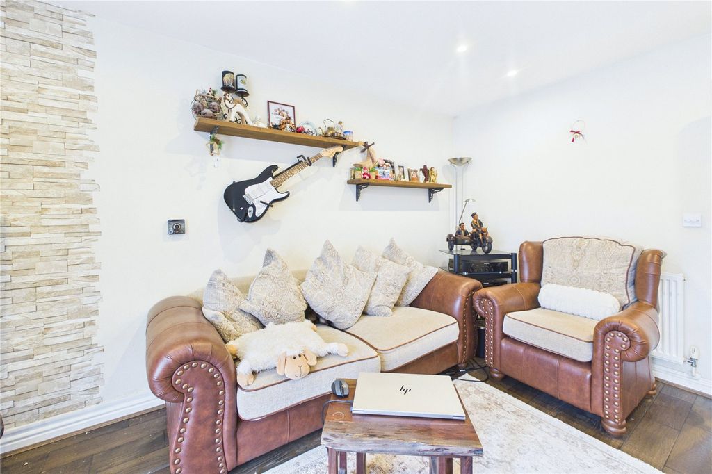 Property photo 3 of 21 Picture No. 14