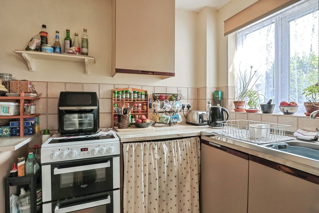Property photo 2 of 12 Kitchen