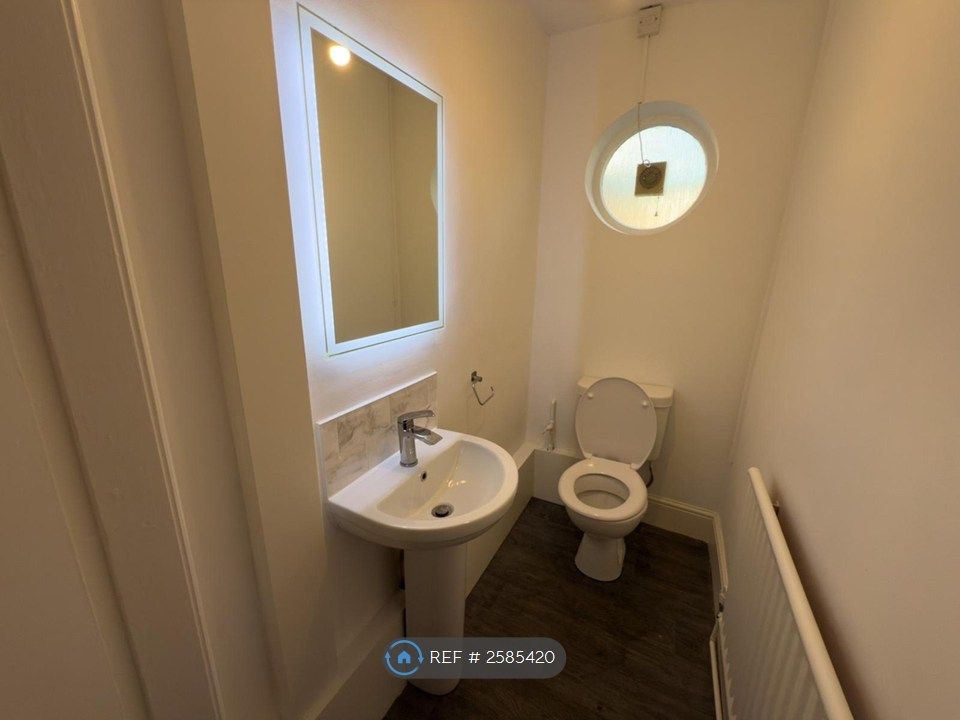 Property photo 3 of 4 Bathroom