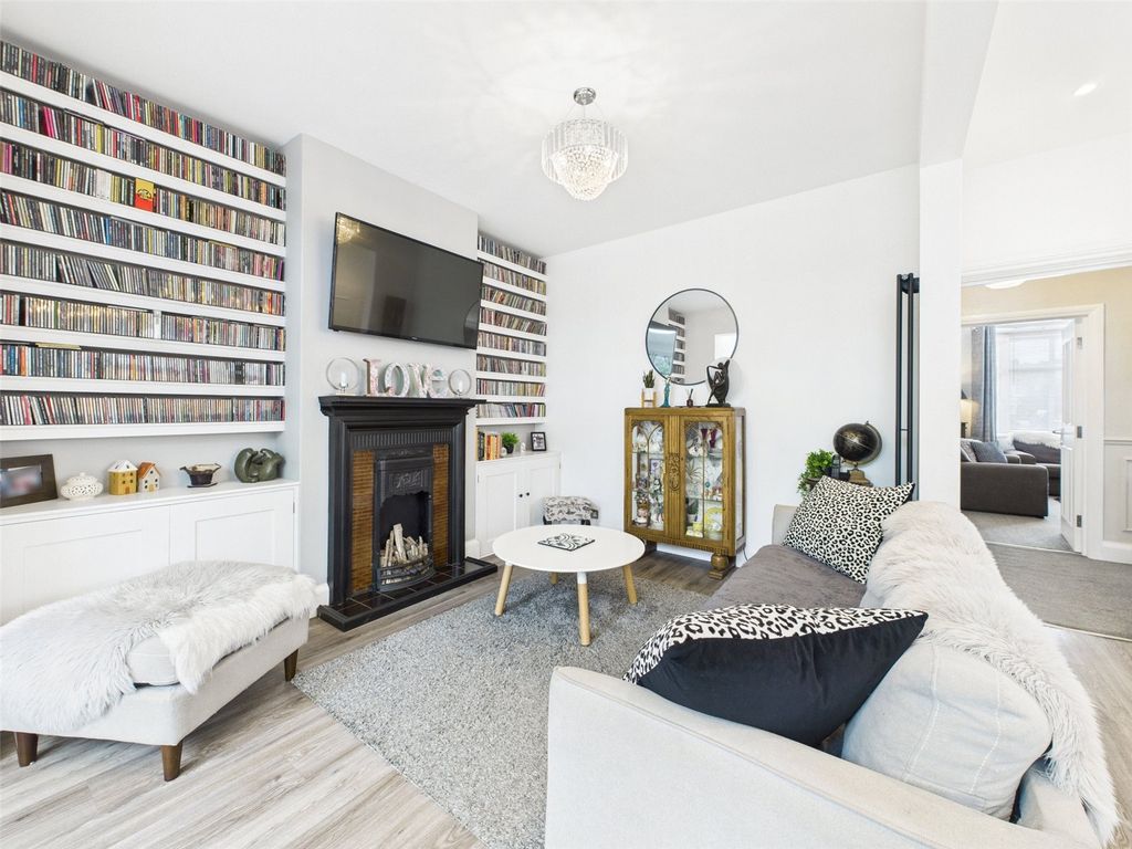 Property photo 1 of 28 Picture No. 08