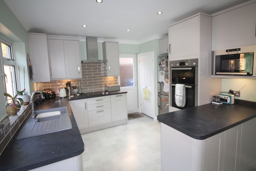 Property photo 3 of 10 Img_2028