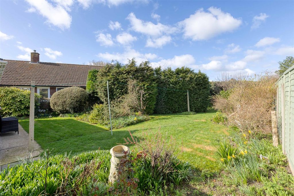 Property photo 2 of 20 Wrap Around Garden