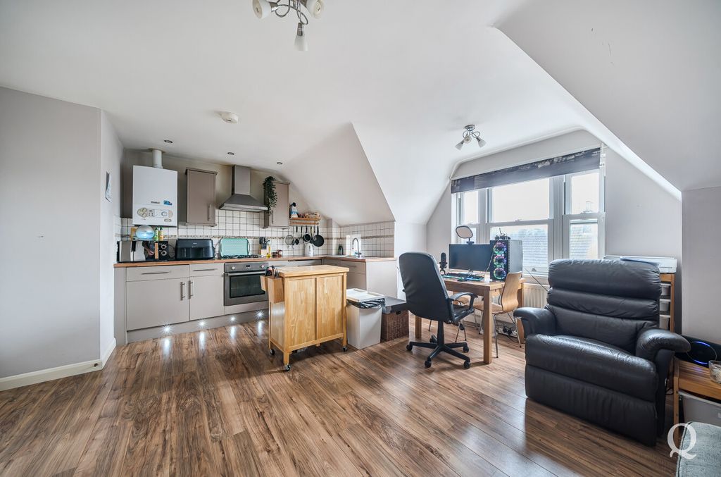 Property photo 1 of 15 687A1B33-Ca79-415...