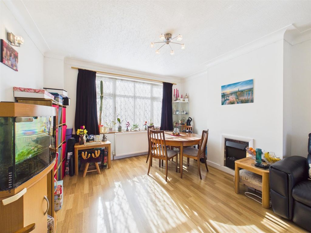 Property photo 3 of 12 Cam05080G0-Pr0335-Still015.Jpg